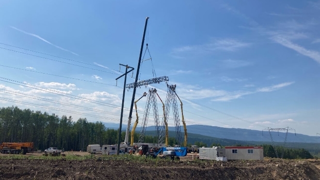 Tower installation at Walcott Capacitor Station Site. Tower installation at Walcott Capacitor Station Site.